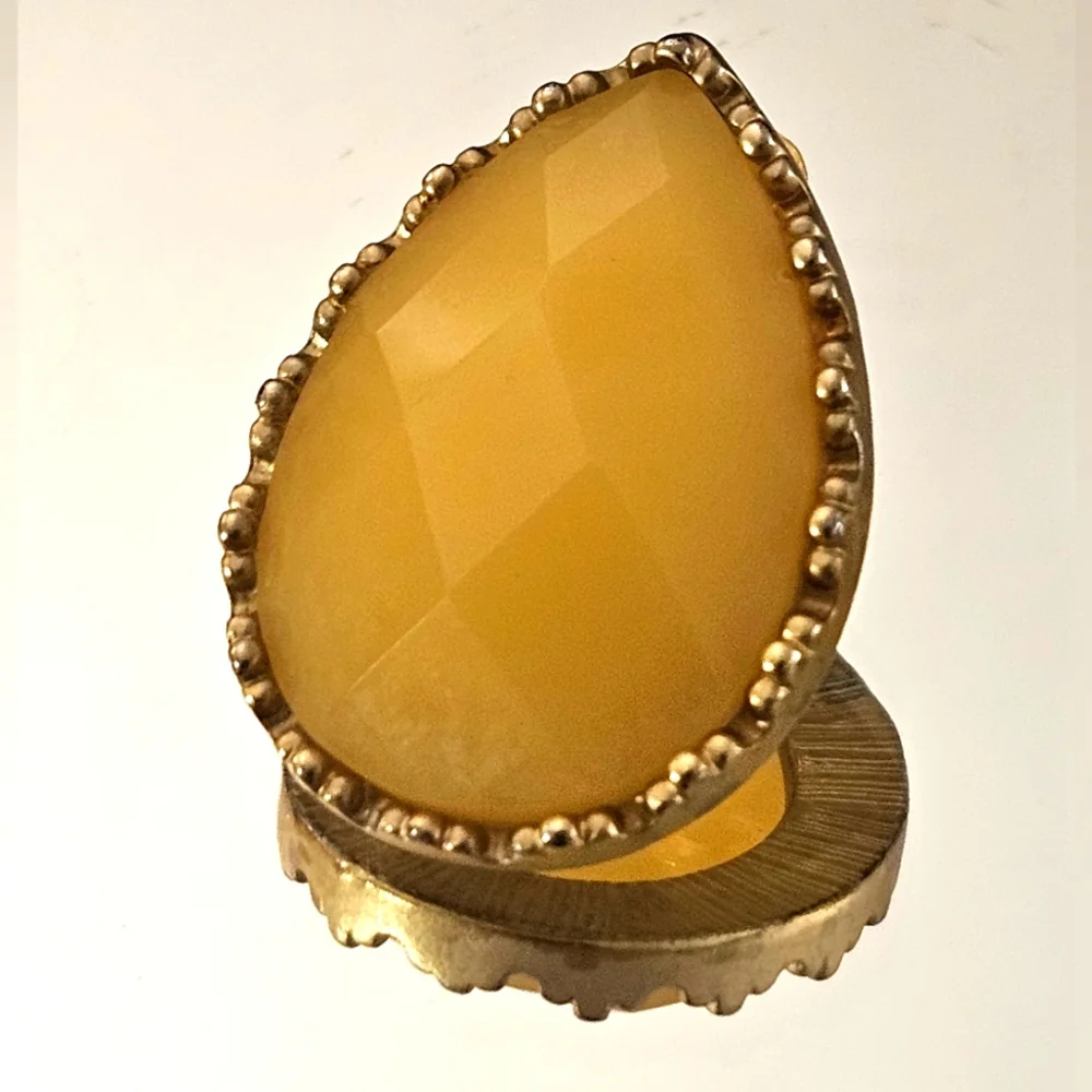 Vintage Gold Teardrop Earrings - Picture 4 of 6